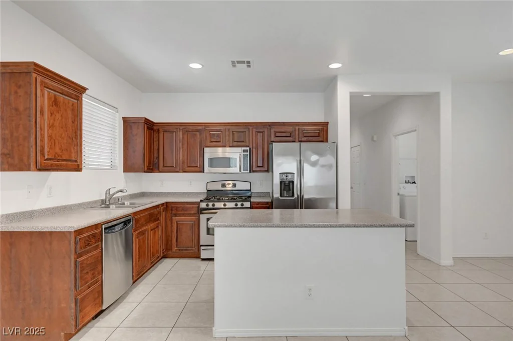 6797 Cardoness, Las Vegas, NV 89139
