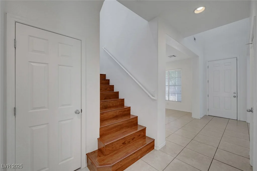 6797 Cardoness, Las Vegas, NV 89139