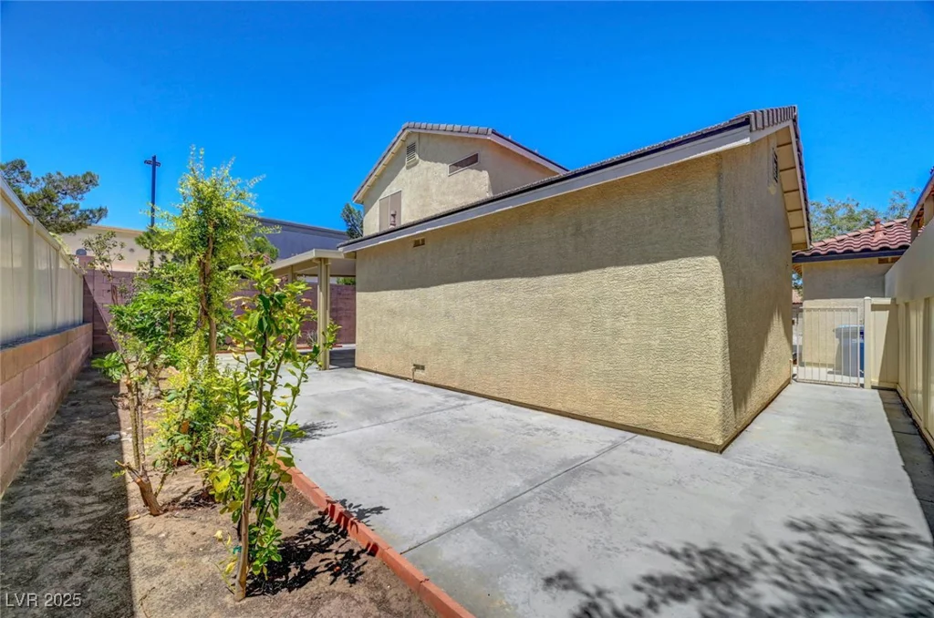 6797 Cardoness, Las Vegas, NV 89139