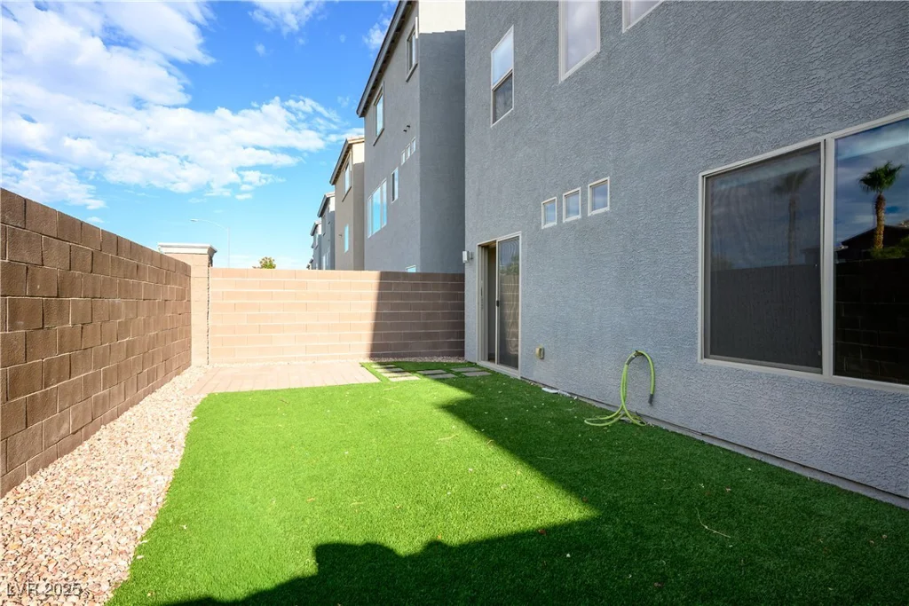 8044 Carpenter Creek, Las Vegas, NV 89113