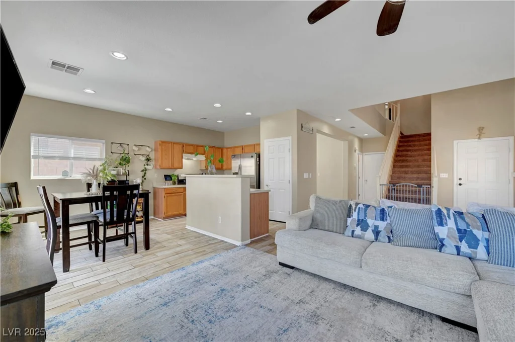 3824 Hollycroft, North Las Vegas, NV 89081