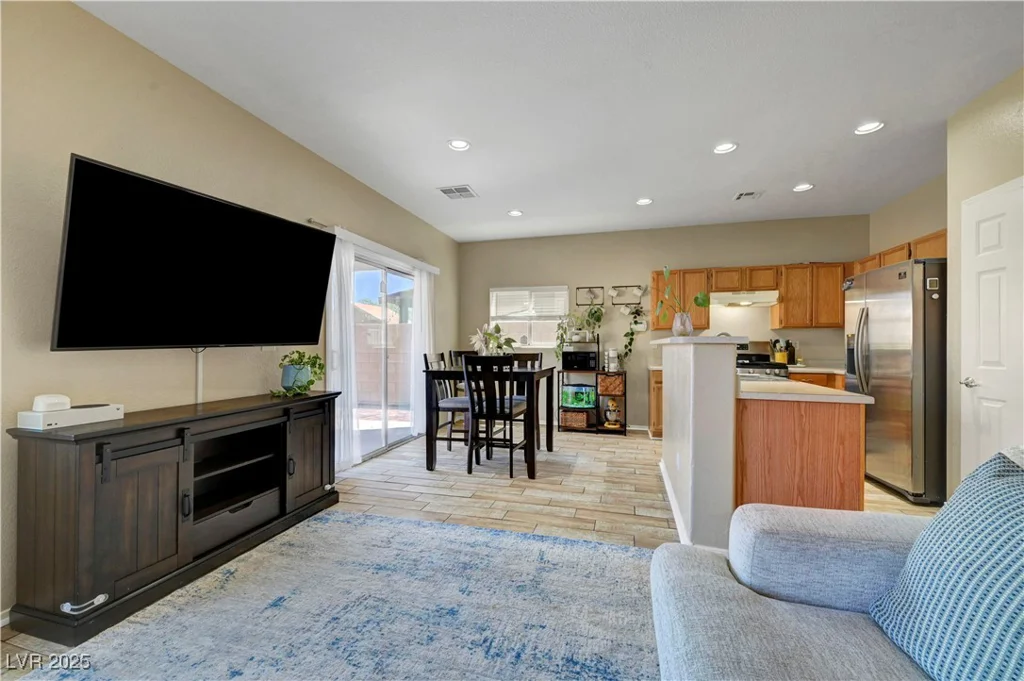 3824 Hollycroft, North Las Vegas, NV 89081