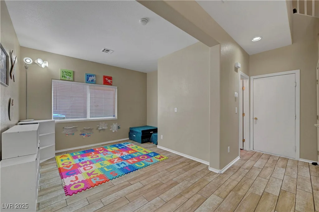 3824 Hollycroft, North Las Vegas, NV 89081