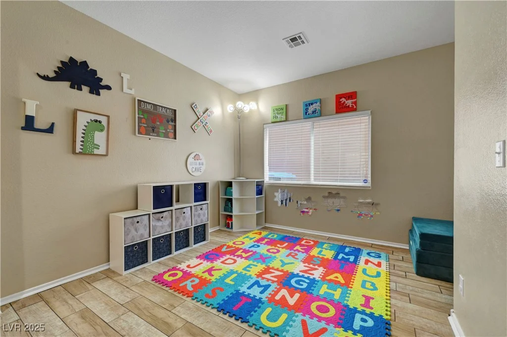 3824 Hollycroft, North Las Vegas, NV 89081