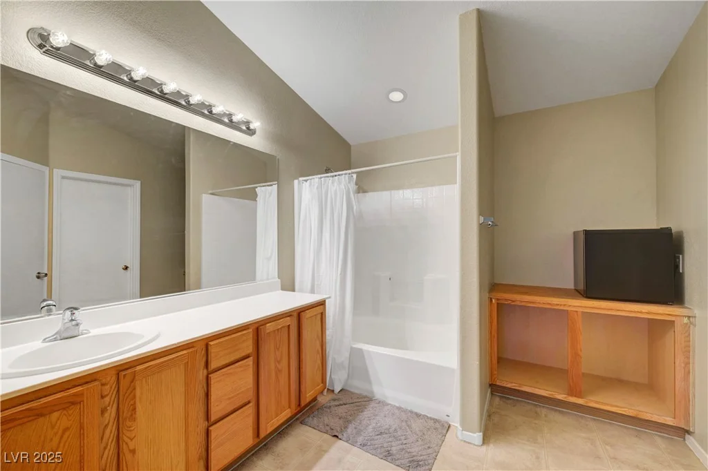 3824 Hollycroft, North Las Vegas, NV 89081