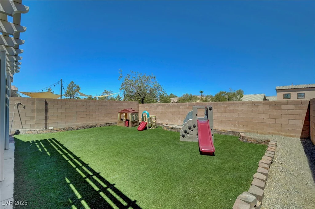 3824 Hollycroft, North Las Vegas, NV 89081