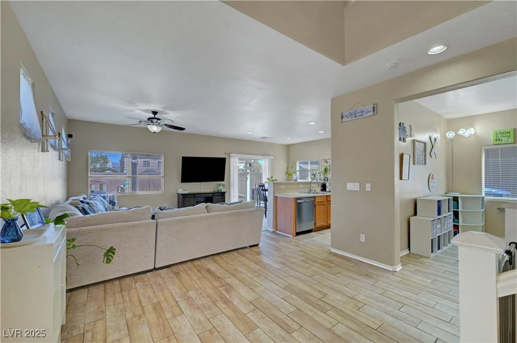 3824 Hollycroft, North Las Vegas, NV 89081