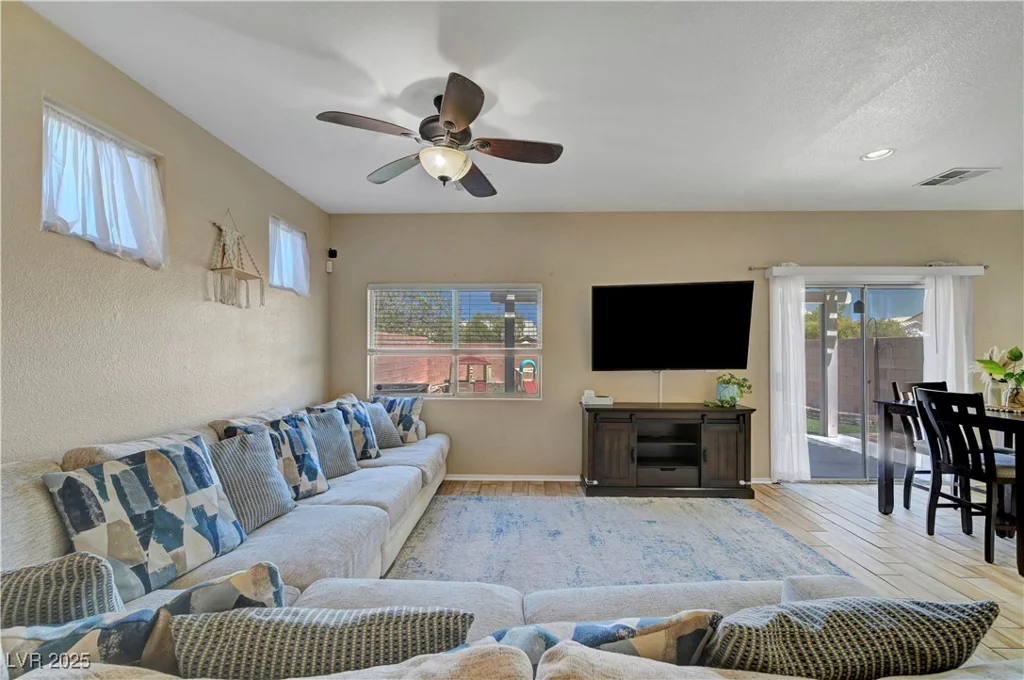 3824 Hollycroft, North Las Vegas, NV 89081