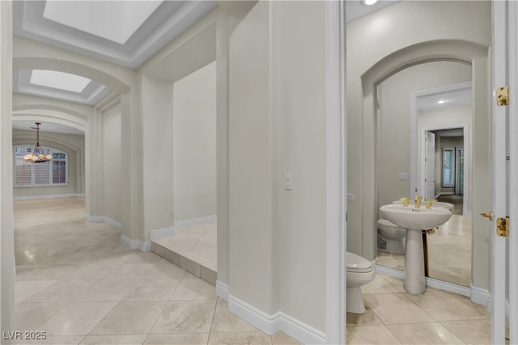 9013 Thornbury, Las Vegas, NV 89134