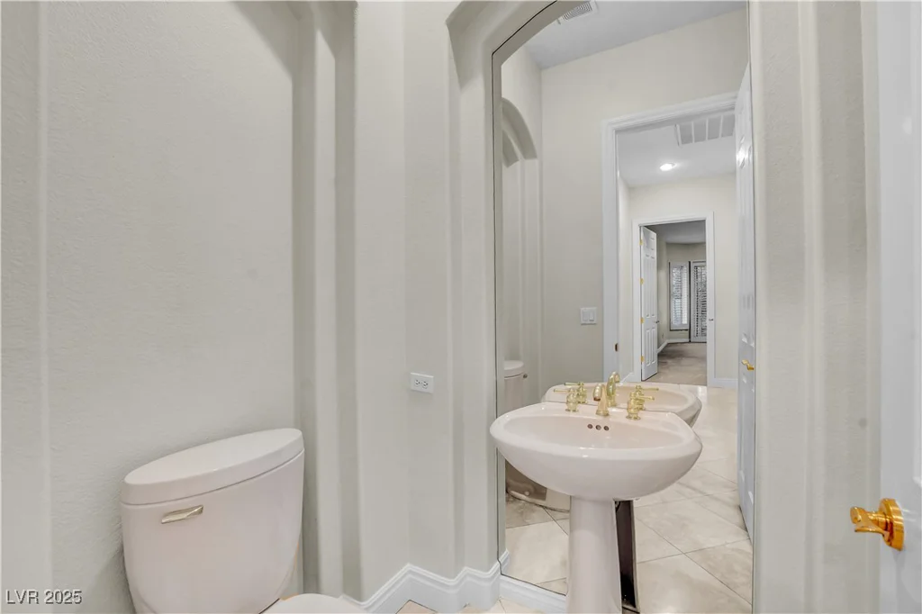 9013 Thornbury, Las Vegas, NV 89134