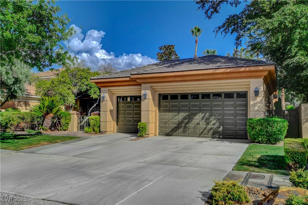 9013 Thornbury, Las Vegas, NV 89134
