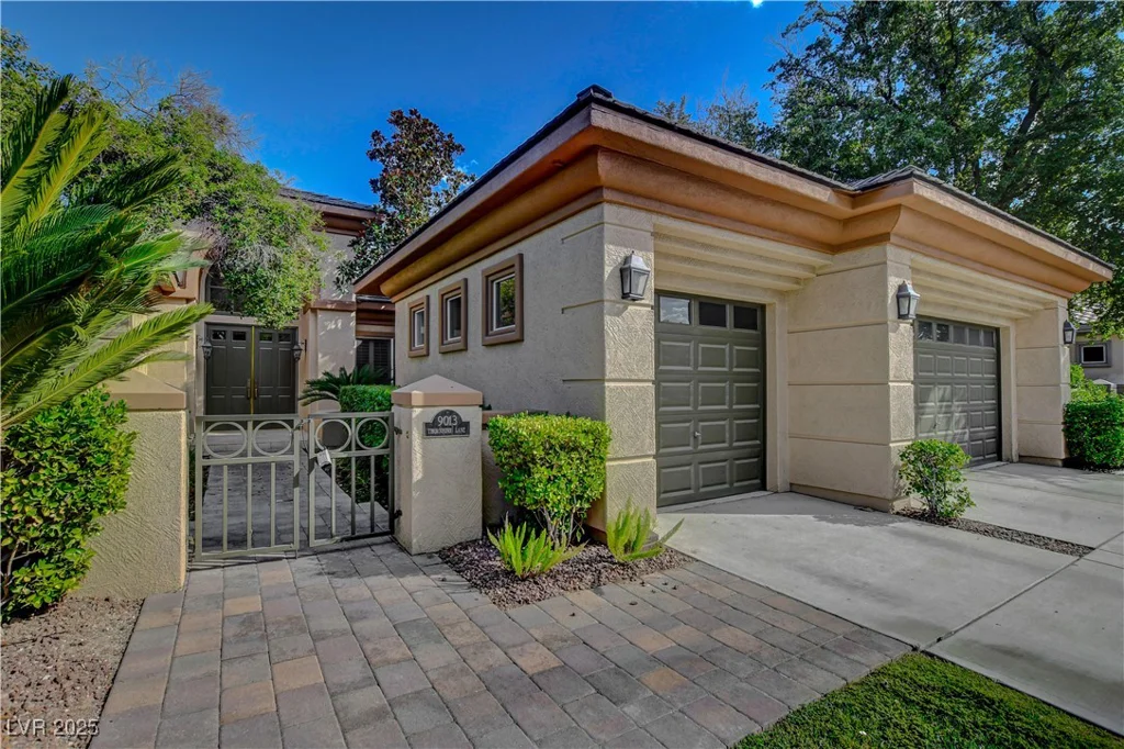 9013 Thornbury, Las Vegas, NV 89134