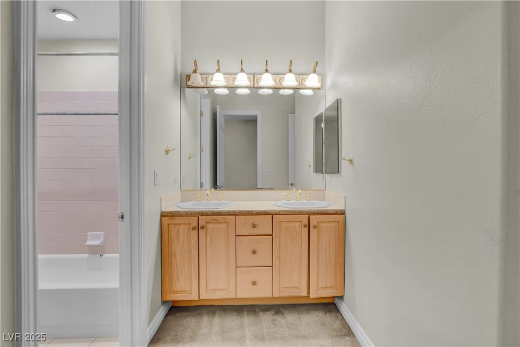 9013 Thornbury, Las Vegas, NV 89134