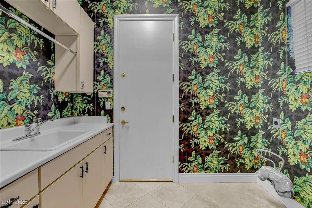 9013 Thornbury, Las Vegas, NV 89134