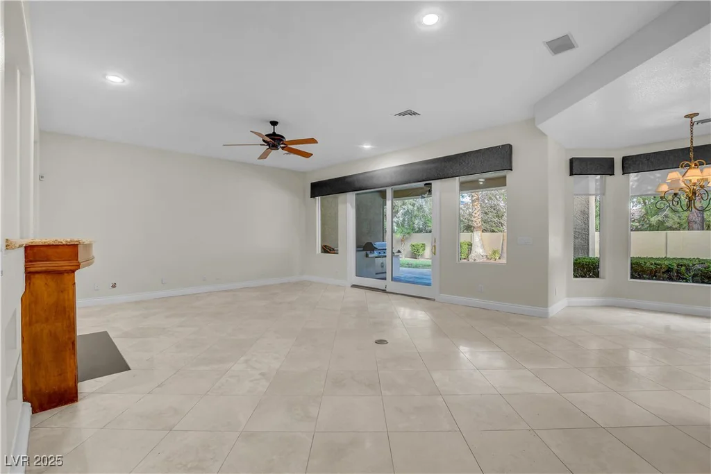 9013 Thornbury, Las Vegas, NV 89134