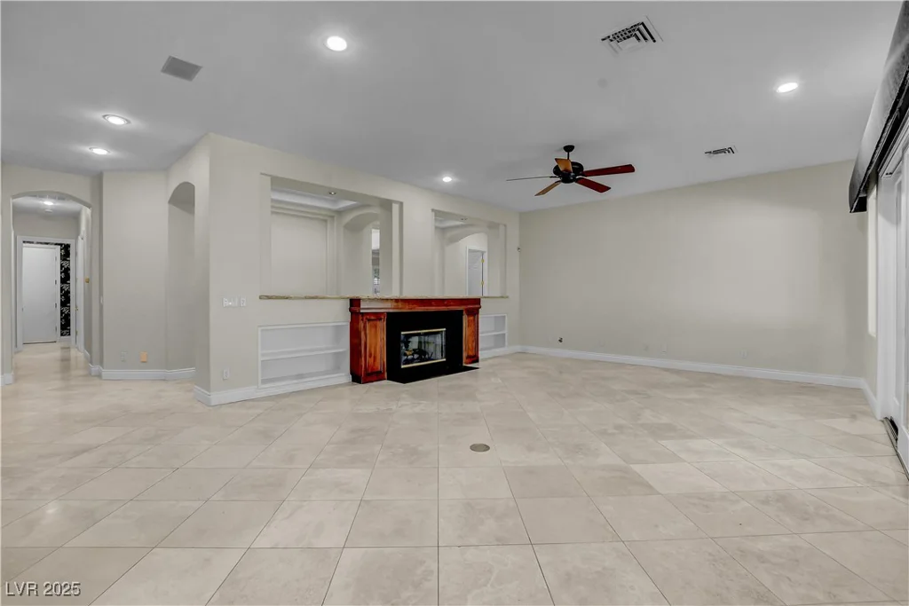 9013 Thornbury, Las Vegas, NV 89134