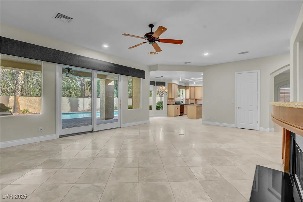 9013 Thornbury, Las Vegas, NV 89134