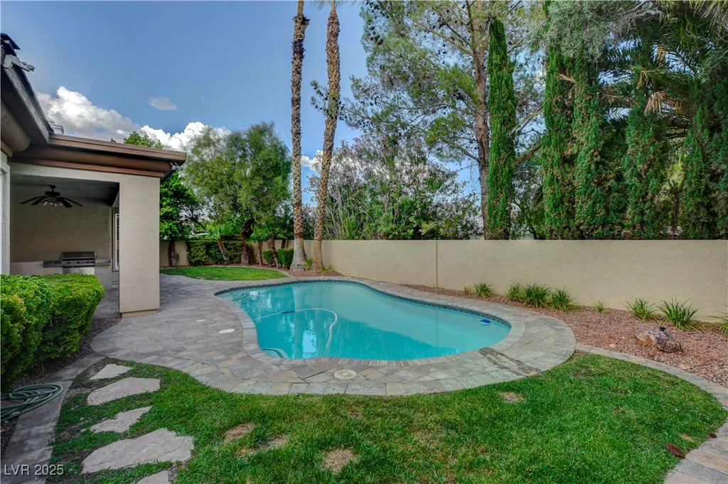 9013 Thornbury, Las Vegas, NV 89134