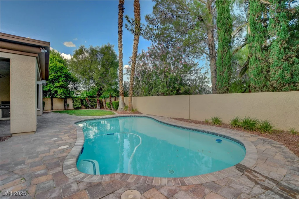 9013 Thornbury, Las Vegas, NV 89134
