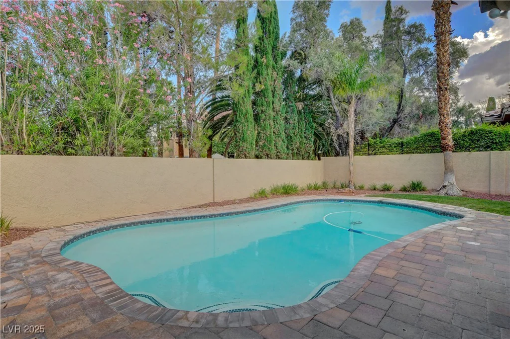 9013 Thornbury, Las Vegas, NV 89134