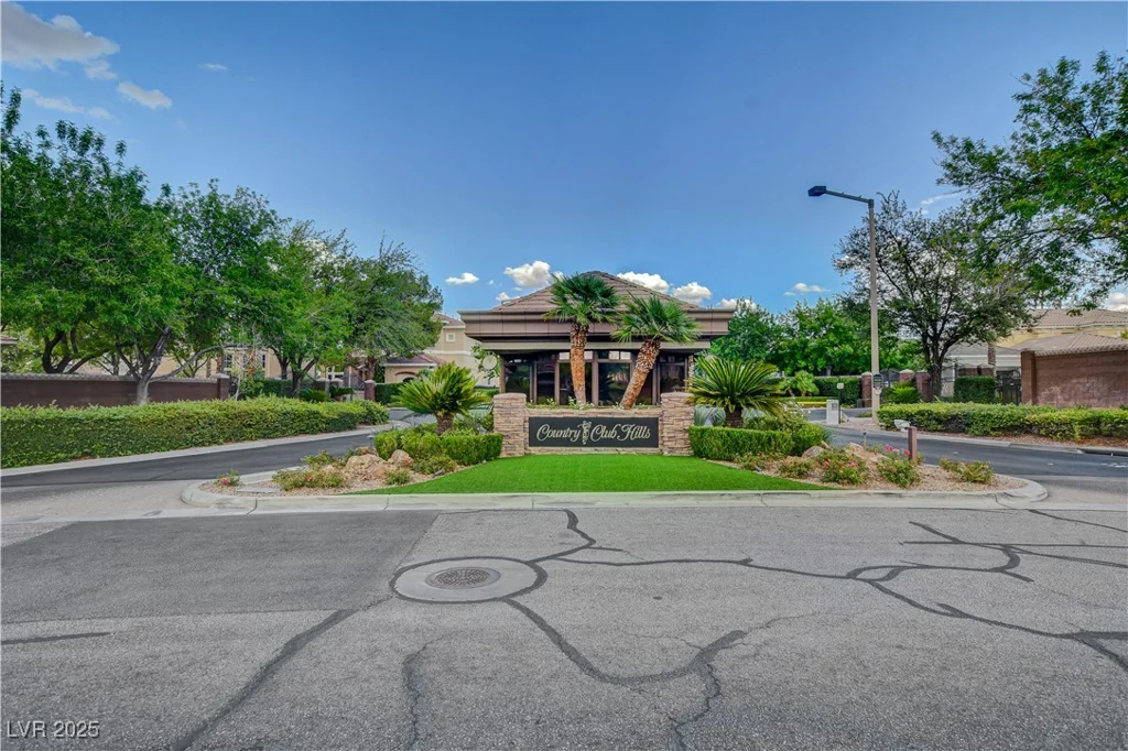 9013 Thornbury, Las Vegas, NV 89134