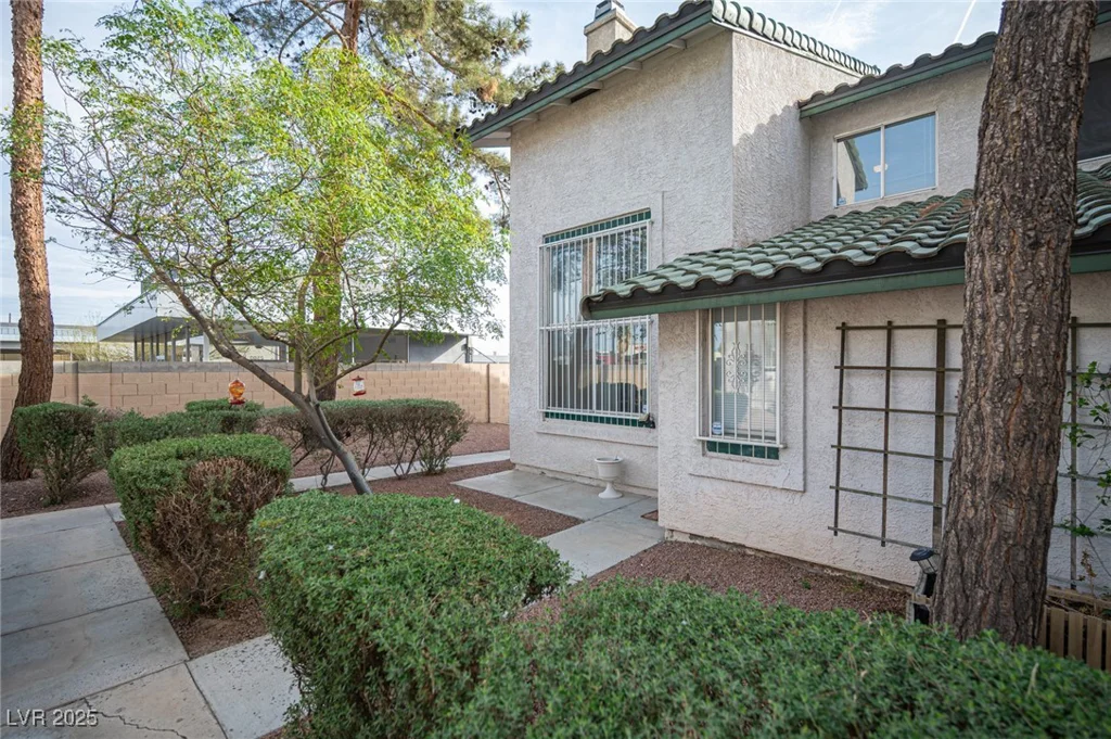2430 Old Forge, Las Vegas, NV 89121