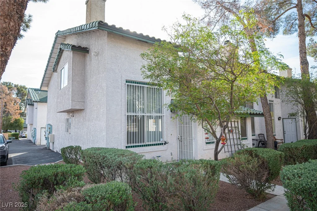2430 Old Forge, Las Vegas, NV 89121