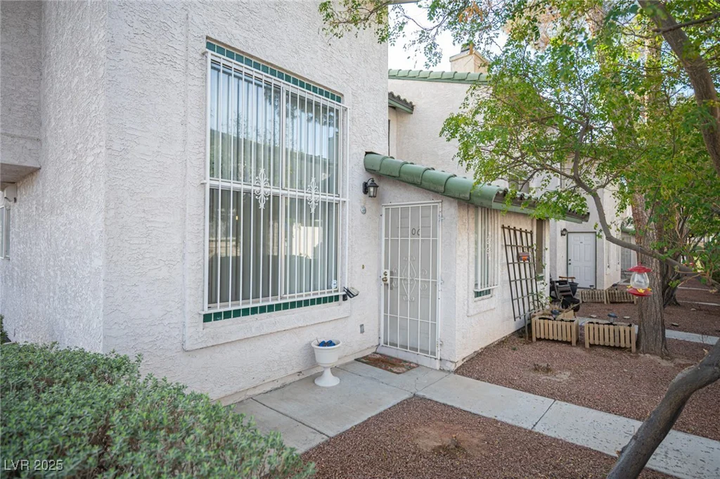 2430 Old Forge, Las Vegas, NV 89121
