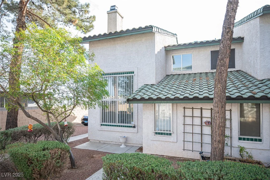 2430 Old Forge, Las Vegas, NV 89121