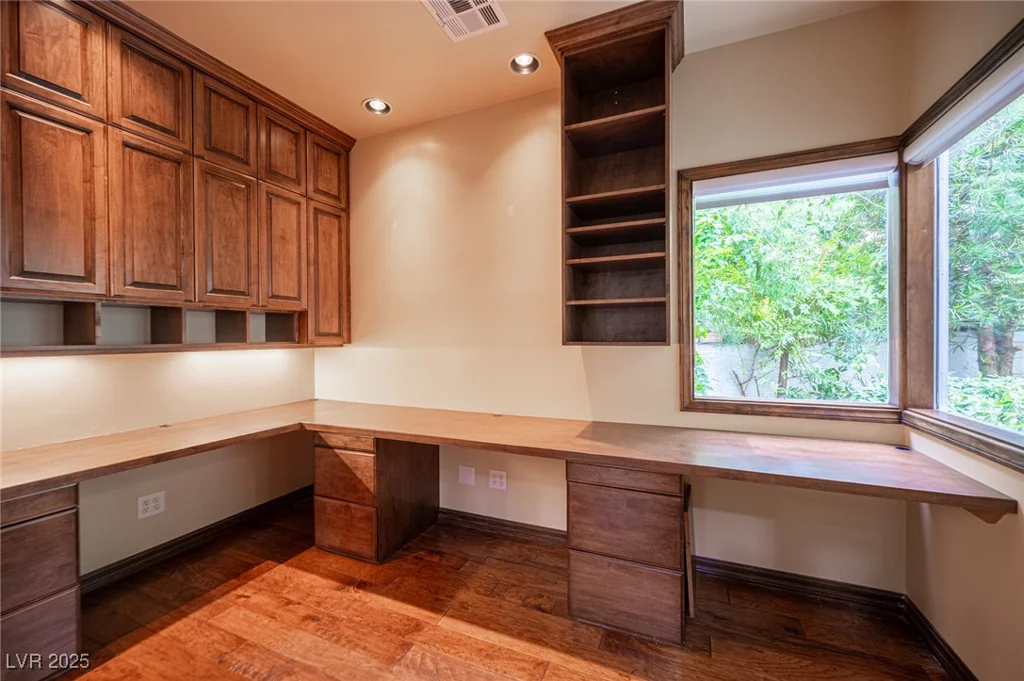2112 Lookout Point, Las Vegas, NV 89117