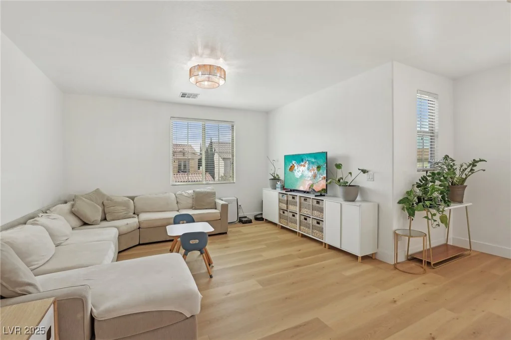 7426 Olmstead, Las Vegas, NV 89166