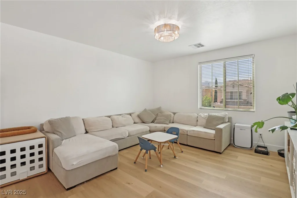 7426 Olmstead, Las Vegas, NV 89166