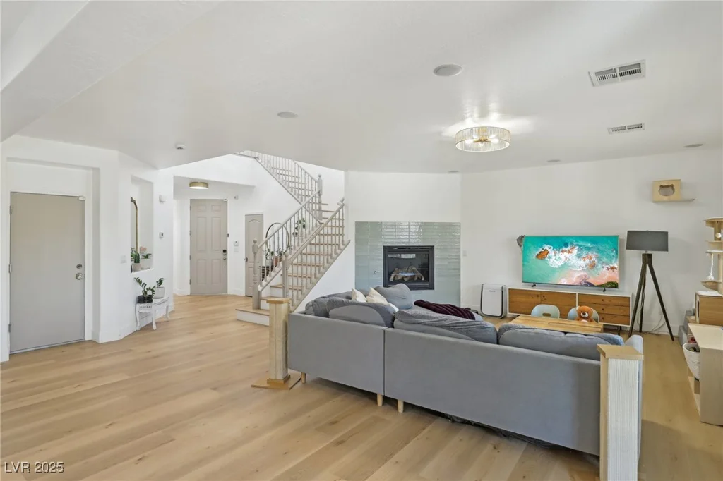 7426 Olmstead, Las Vegas, NV 89166