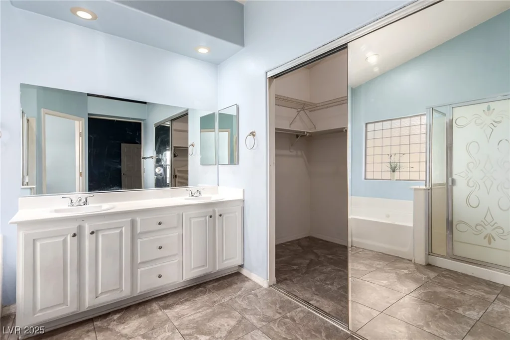8233 Valley Stream, Las Vegas, NV 89131