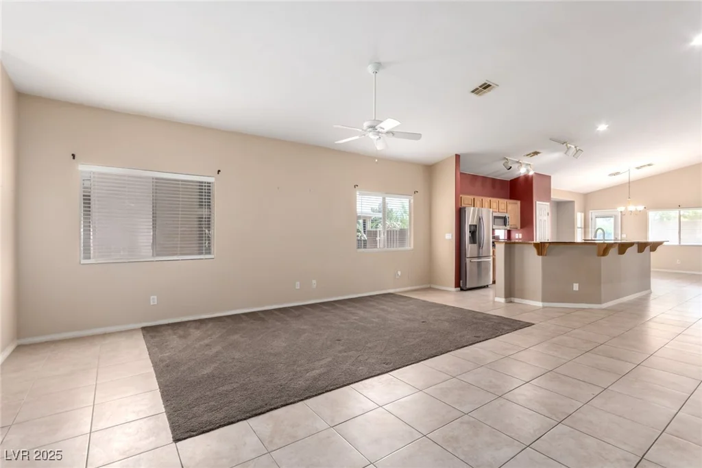 8233 Valley Stream, Las Vegas, NV 89131