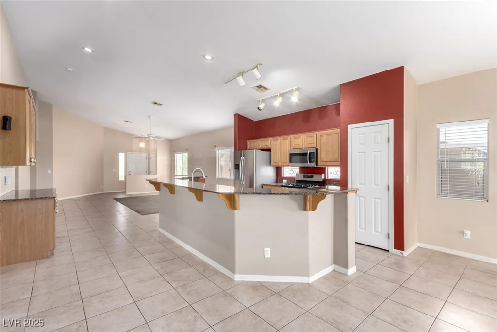 8233 Valley Stream, Las Vegas, NV 89131