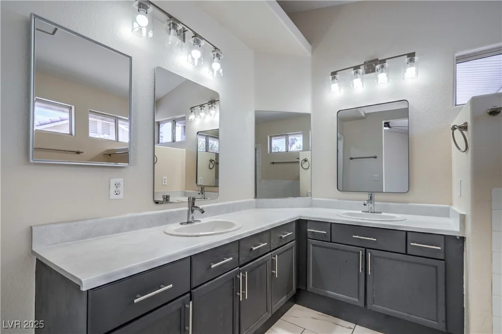 818 Coastal Beach, Henderson, NV 89002