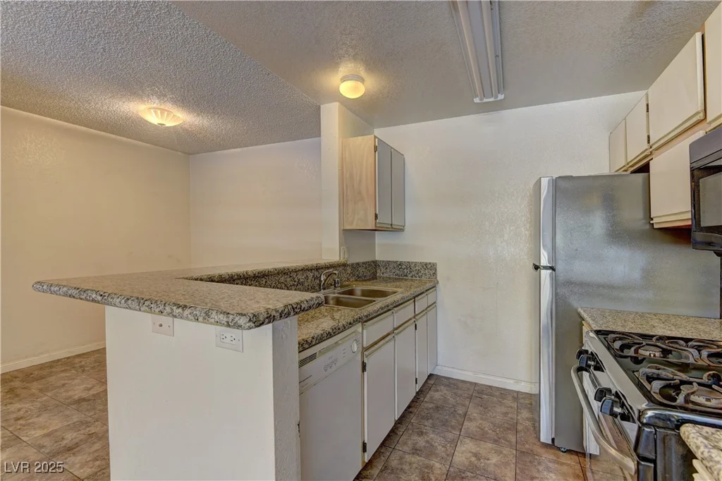 2200 Fort Apache, Las Vegas, NV 89117