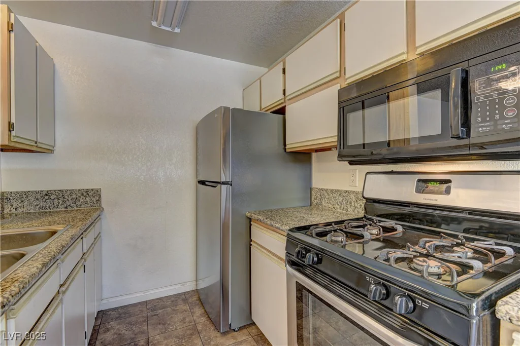 2200 Fort Apache, Las Vegas, NV 89117