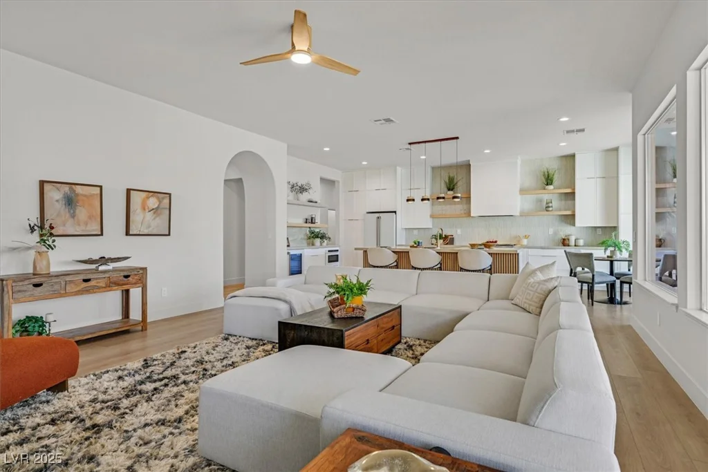 328 Hedgehope, Las Vegas, NV 89183