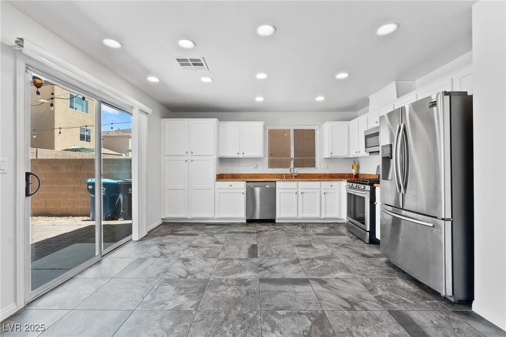 8938 Bonneville Peak, Las Vegas, NV 89148