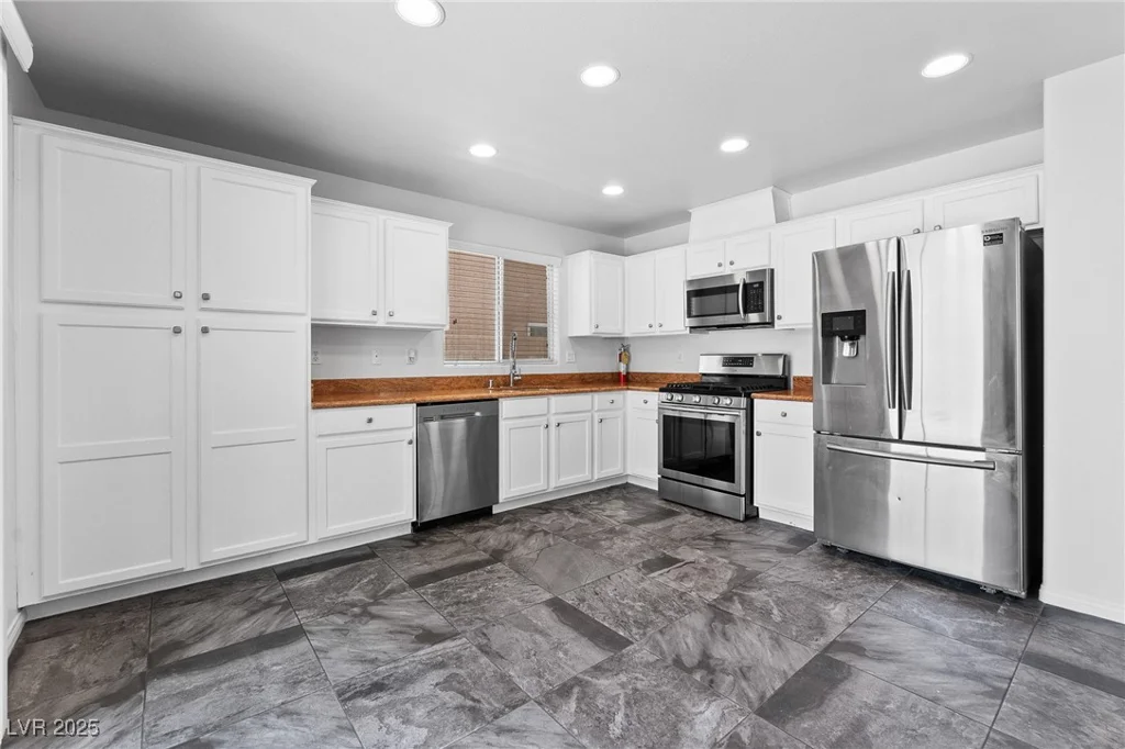8938 Bonneville Peak, Las Vegas, NV 89148