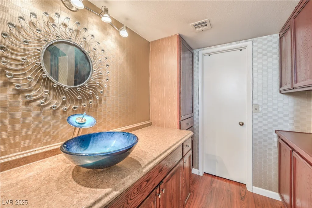 1209 Shifting Sands, Las Vegas, NV 89108