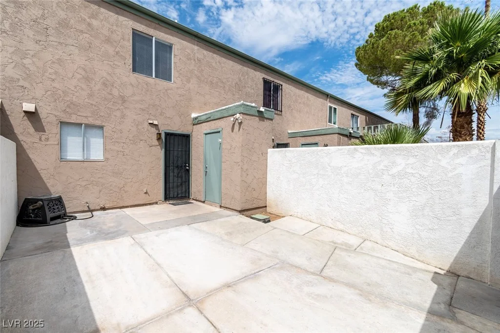 5911 Vegas, Las Vegas, NV 89108