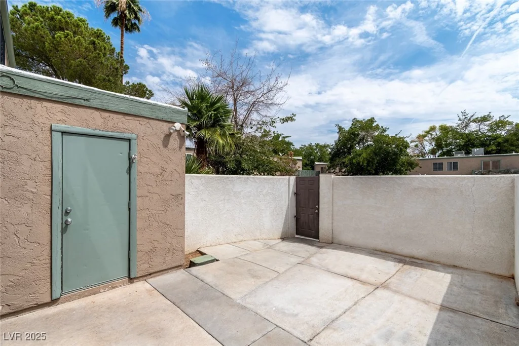 5911 Vegas, Las Vegas, NV 89108