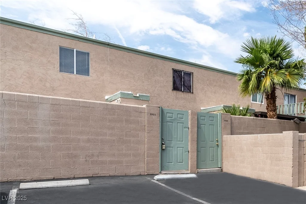 5911 Vegas, Las Vegas, NV 89108
