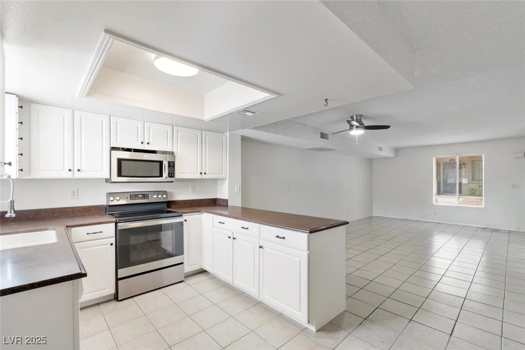 5911 Vegas, Las Vegas, NV 89108