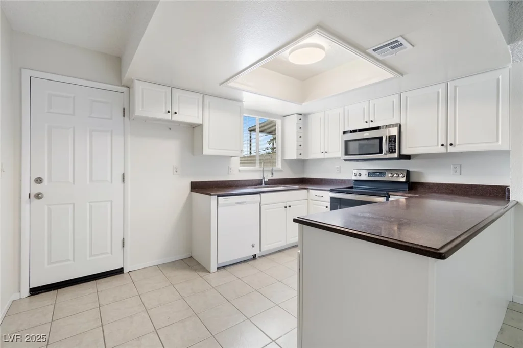 5911 Vegas, Las Vegas, NV 89108
