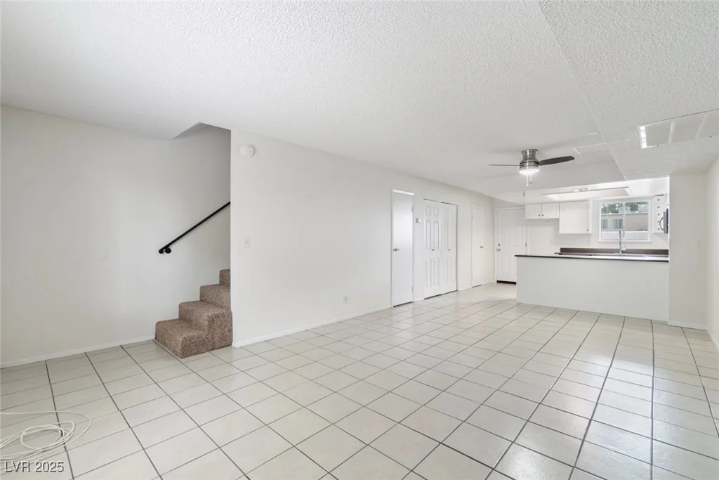 5911 Vegas, Las Vegas, NV 89108