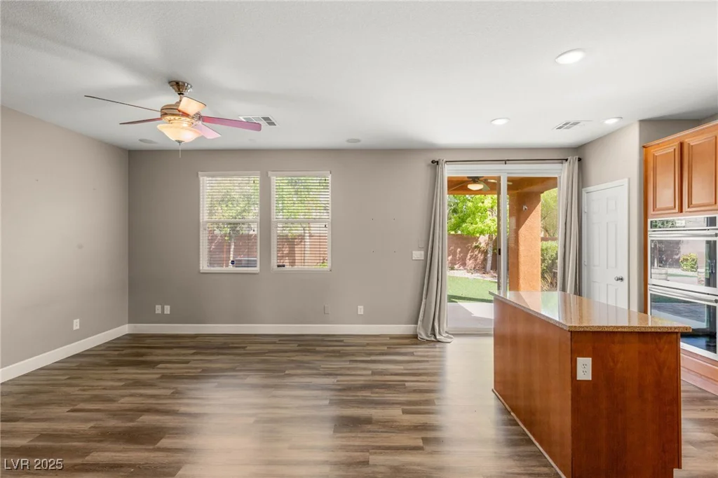 586 Wealdston, Las Vegas, NV 89178
